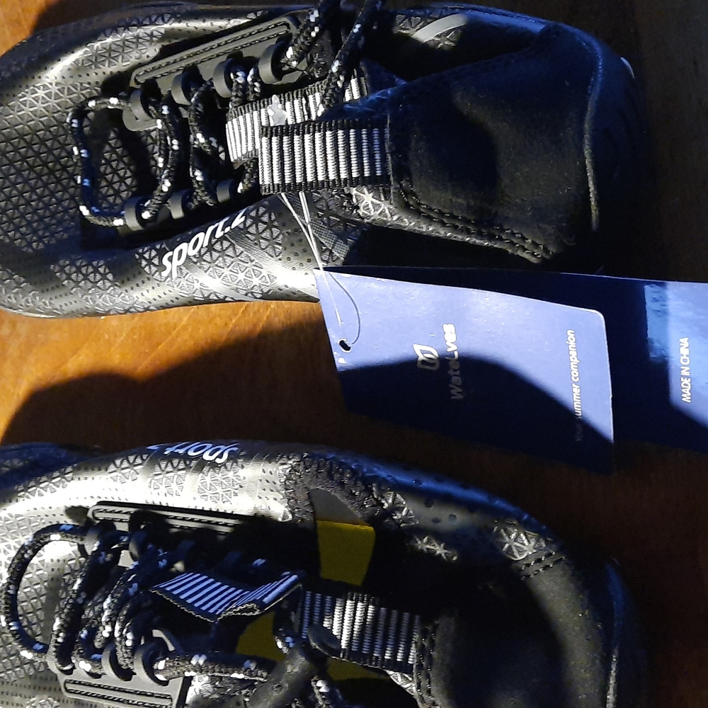 NWT Watelves water shoe Men and Women..Size 5-5.5 US EU 37